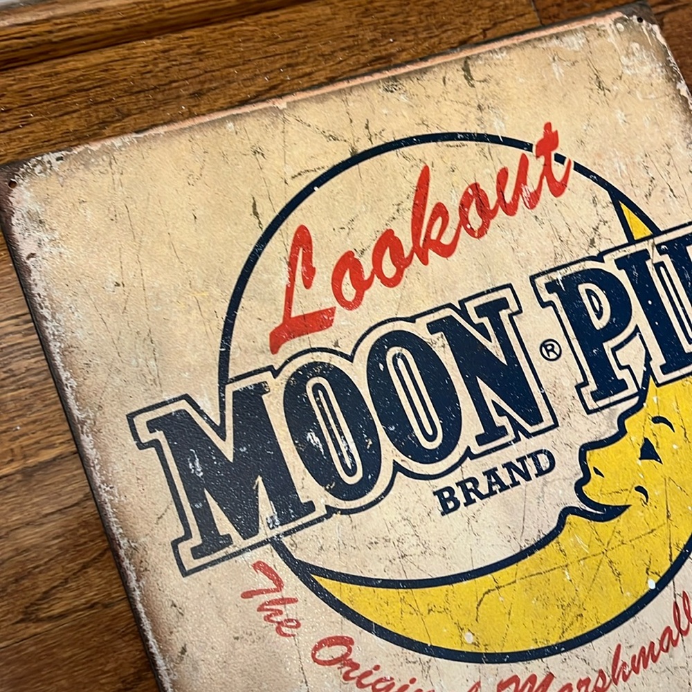 VINTAGE MOON PIE TIN SIGN - Picture 4 of 10